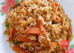 Illustration of how to make ham and shredded potato fried rice 6