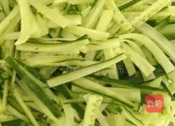 Illustration of how to make mixed vegetable noodles 1