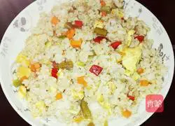 Illustration of how to make multi-flavored egg fried rice 8