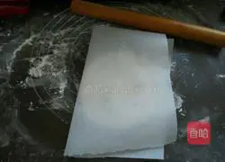 Illustration of how to make scallion pancakes with oil residue 16