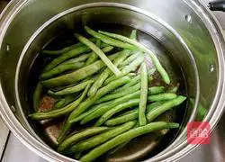 Illustration of how to make pork and kidney bean dumplings 1