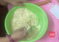 Illustration of how to make salty and crispy yam pancakes 3