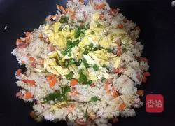 Illustration of how to make egg fried rice 10