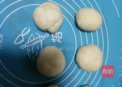 Illustration of how to make hollow sesame cake 6