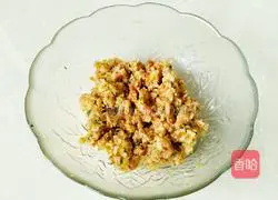 Illustration of how to make cabbage and pork dumplings 7