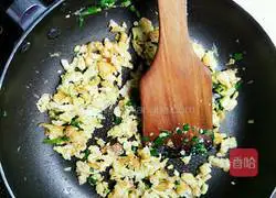 Illustration of how to make chive egg pancake 12