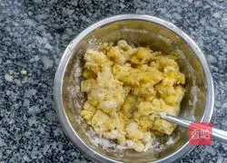 Illustration of how to make egg yolk cake 5