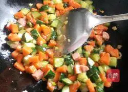 Illustration of how to make ham, vegetable and egg fried rice 8