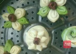 Illustration of how to make flower steamed buns 16