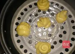 Illustration of how to make Coconut Pumpkin Dragon Spit Beads Steamed Buns 2