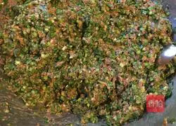 Illustration of how to make leek and pork dumplings 4