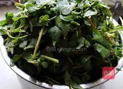 Illustration of how to make purslane meat buns 4