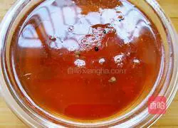 Illustration of how to make three fresh shrimp wontons 5