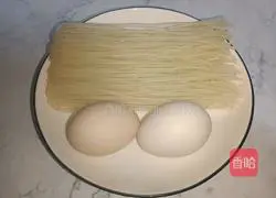 Illustration of how to make egg and tomato rice noodles (oil-free version) 1