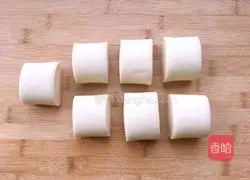 Illustration of how to cut steamed buns 6