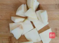 Illustration of how to make homemade pizza with electric baking pan 6