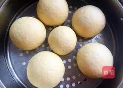 Illustration of how to make cornmeal steamed buns 11