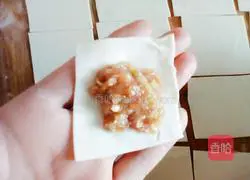 Illustration of how to make cabbage and pork wontons 8