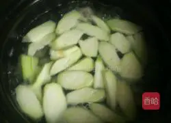 Little wontons fall in love with melon seeds ~ Illustration of how to make clear soup wontons 5