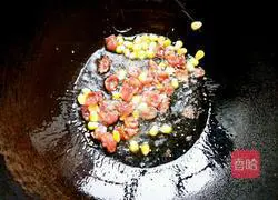 Illustration of how to make sausage and egg fried rice 2