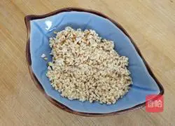 Illustration of how to make milky sesame hand-shredded pancakes 2