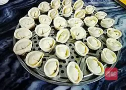 Illustration of how to make Yuanbao dumplings 6