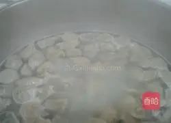 Illustration of how to make amaranth meat dumplings 9