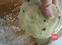 Illustration of how to make scallion pancakes 10