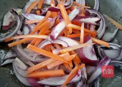 Illustration of how to make bacon and egg fried noodles 7