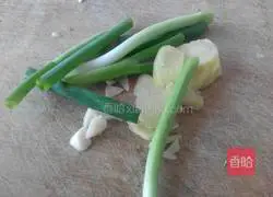 Illustration of how to make steamed buns stuffed with chives 2