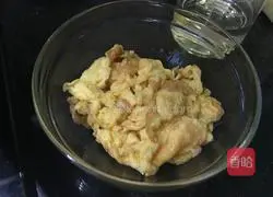 Cantonese Sausage and Egg Fried Rice Recipe Illustration 5