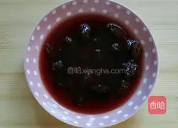 Red wine and raisin soft cakes Illustration of how to do it 1