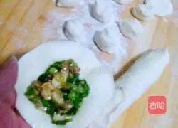 Illustration of how to make leek and meat dumplings 3