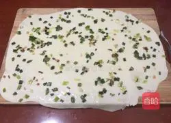 Illustration of how to make scallion pancakes 14