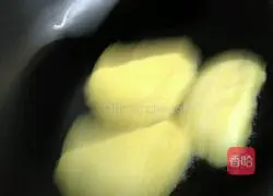 Illustration of how to make fried steamed bun slices 6