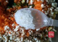 Illustration of how to make carrot, corn, mushroom and meat dumplings 2