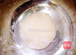 Illustration of how to make dumplings stuffed with three delicacies from Northeast China 4