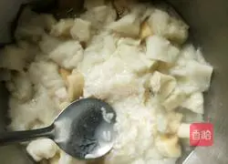 Illustration of how to make Xiangpiao Shili (rice wine made from banana steamed buns)