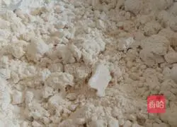 Illustration of making large meat-filled glutinous rice balls 1