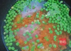 Illustration of how to make red, blue and yellow fried rice 2