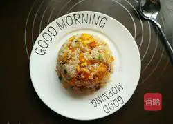 Illustration of how to make fried rice with floss and eggs 12