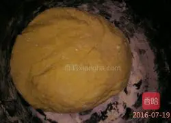 Illustration of how to make milky pumpkin two-color steamed buns (and caramel rolls) 2