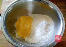 Illustration of how to make cornmeal steamed buns 1