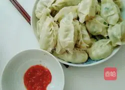 Illustration of how to make leek meat dumplings 11