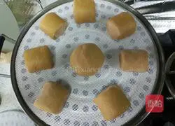 Illustration of how to make brown sugar steamed buns 8