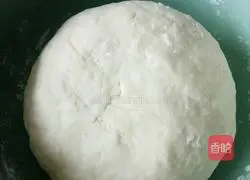 Illustration of how to cut steamed buns with a knife 3