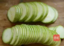 Illustration of how to make pan-fried zucchini cake 2