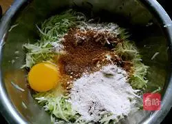 Illustration of how to make cumin and white radish pancakes 4