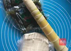 Illustration of how to make pickles, bamboo shoots and shredded yellow croaker wontons 5