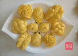 Illustration of how to make pumpkin lotus steamed buns 14